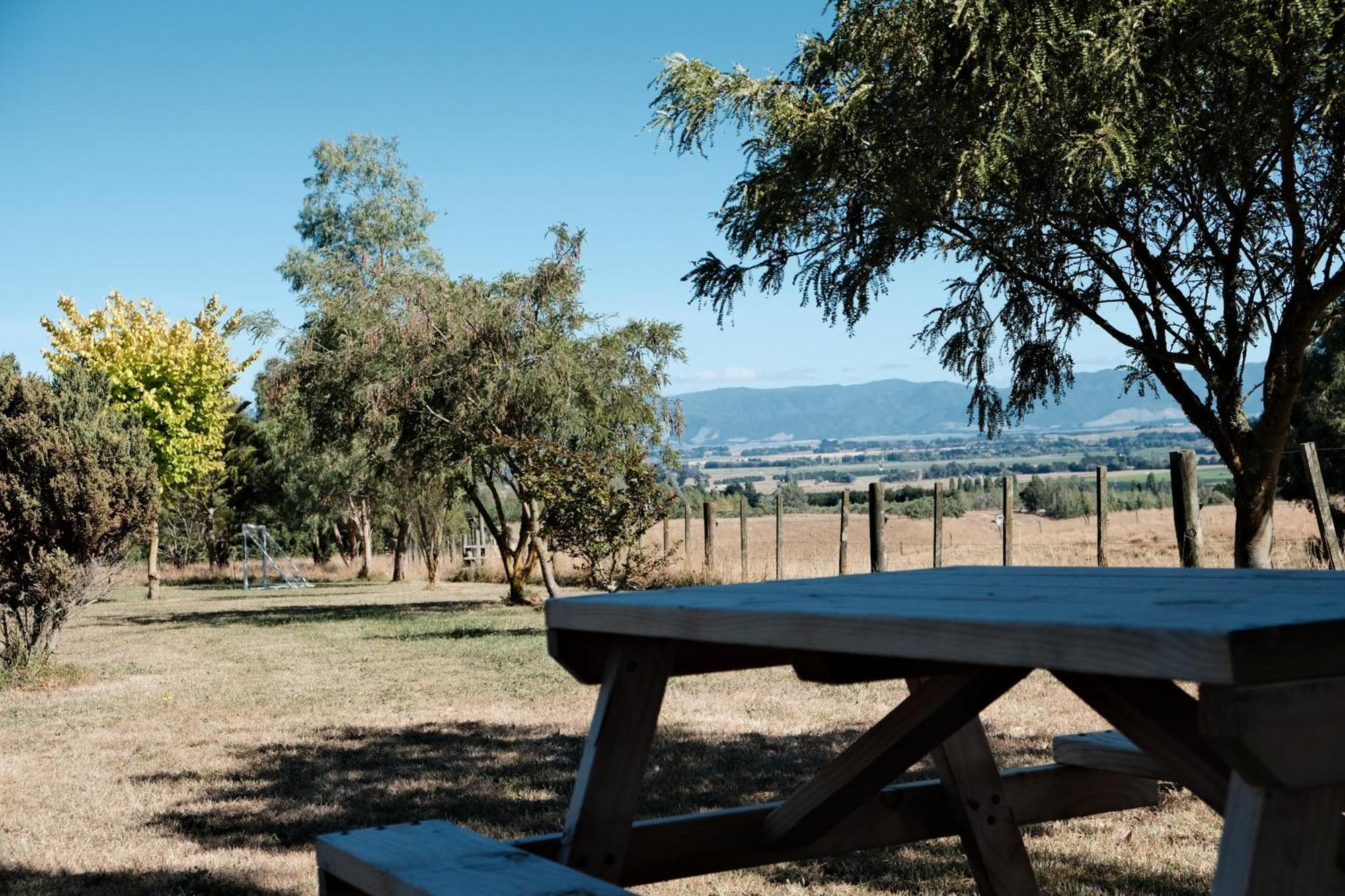 A Cabin With A Big View, Comfort And Tranquility, Close To Vines Martinborough Eksteriør bilde